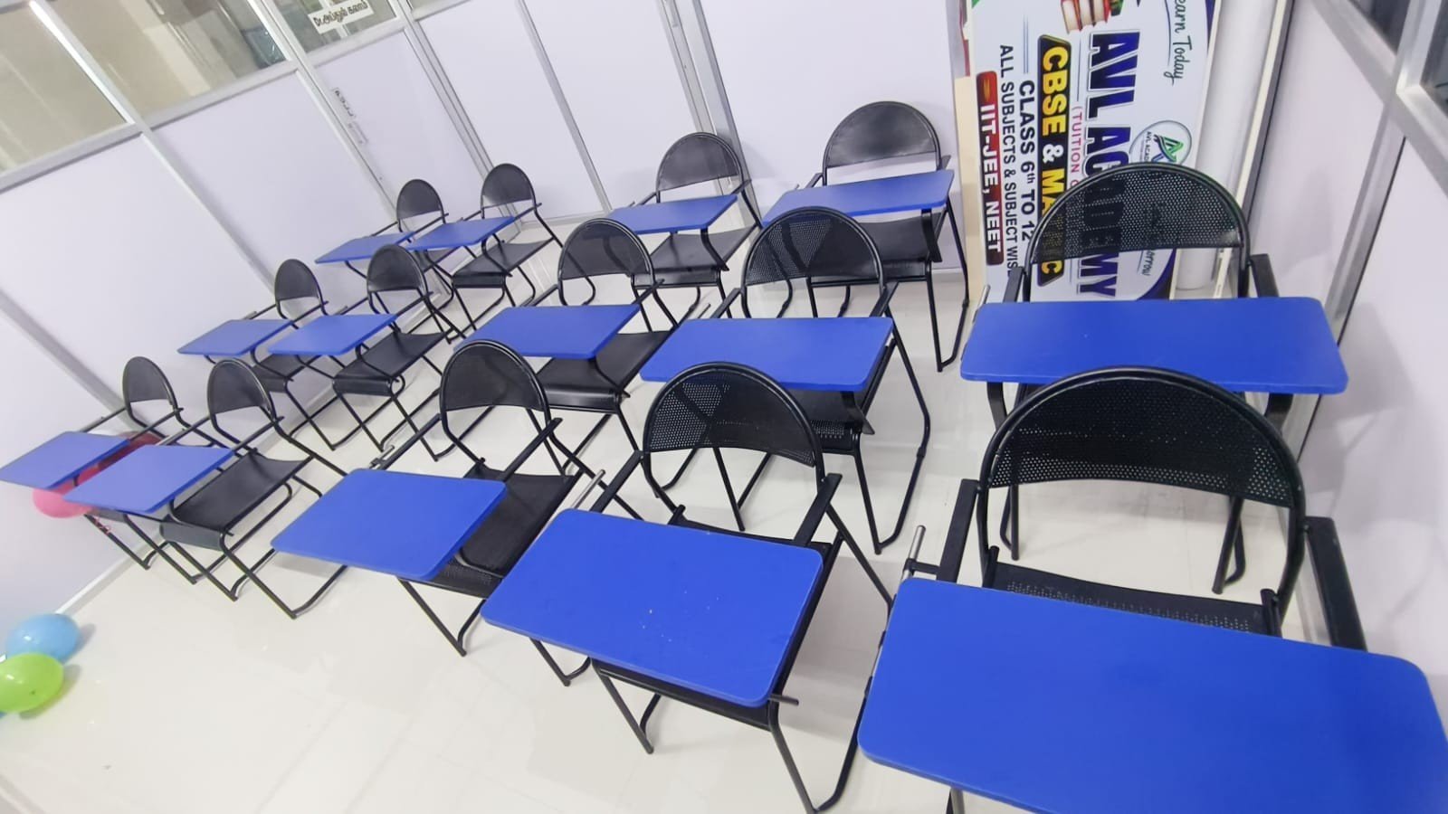 Dedicated Study Desks & Interactive Whiteboard