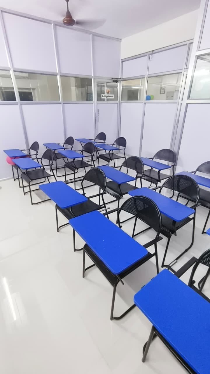 Strictly 5 to 7 Students Micro-Batch Classroom Setup