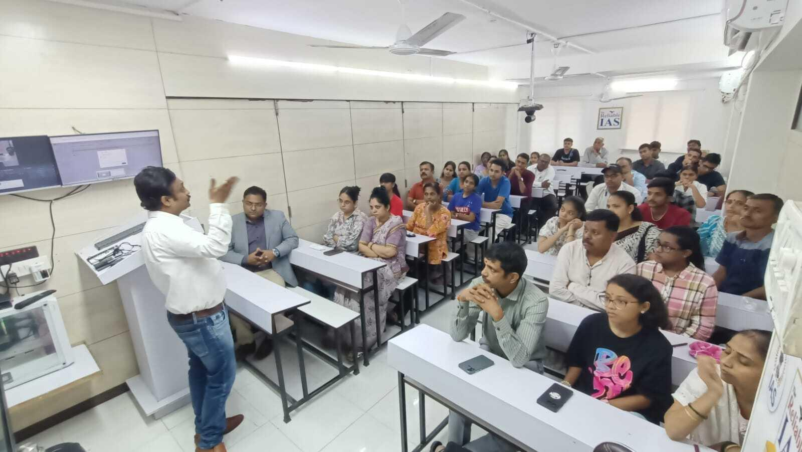 Live Demo Class in front of parents at AVL Academy